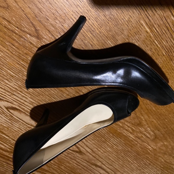 Ladies Dress Shoes - Picture 2 of 2